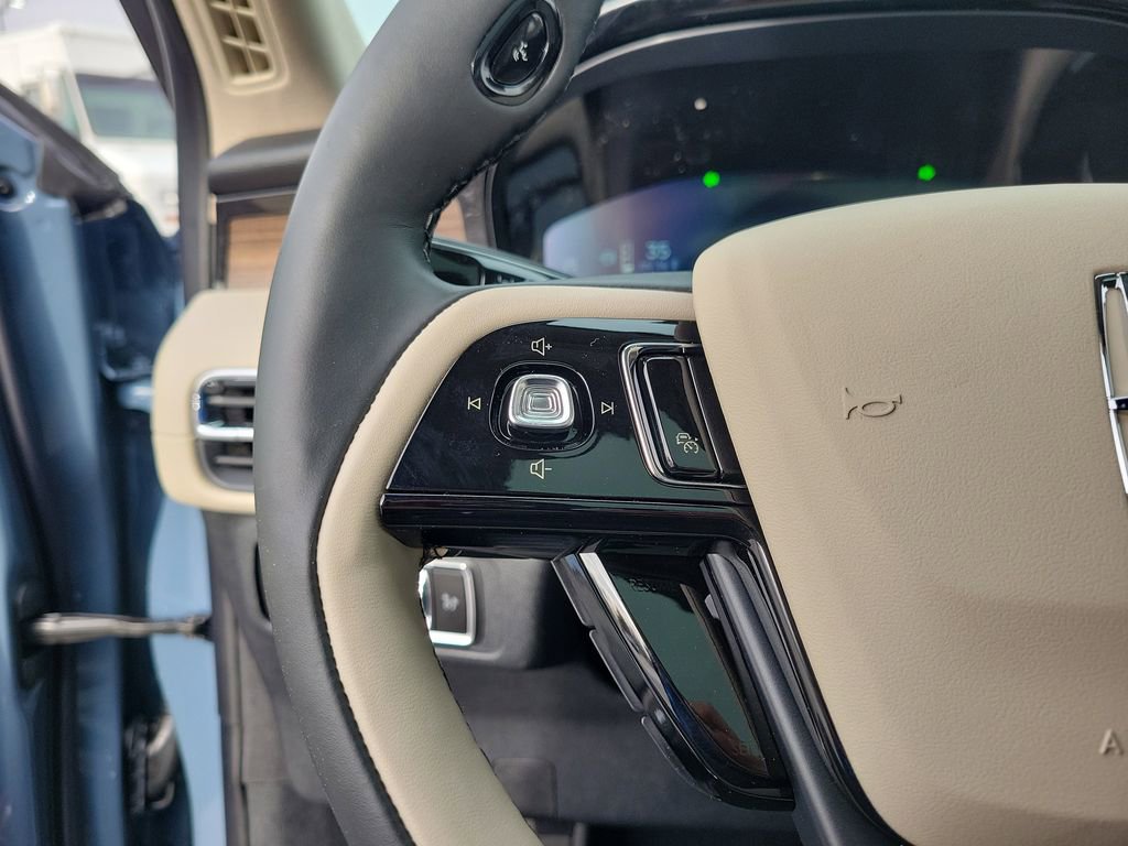 New 2026 Lincoln Corsair Reserve w/ Rear Removable Package Tray AWD/4WD image 23