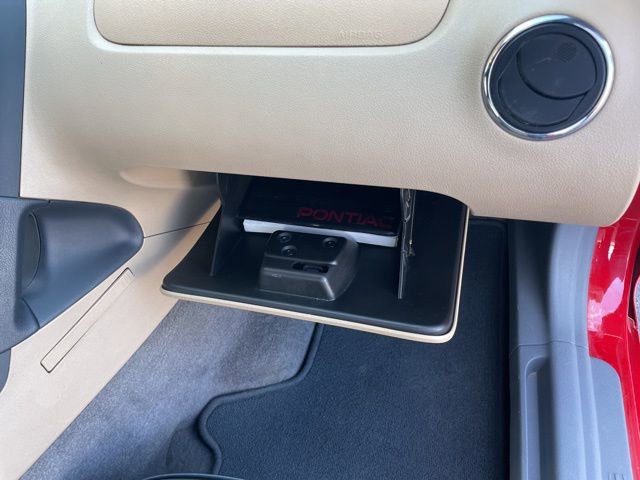 Used 2006 Pontiac Solstice Convertible w/ Premium Package image 34