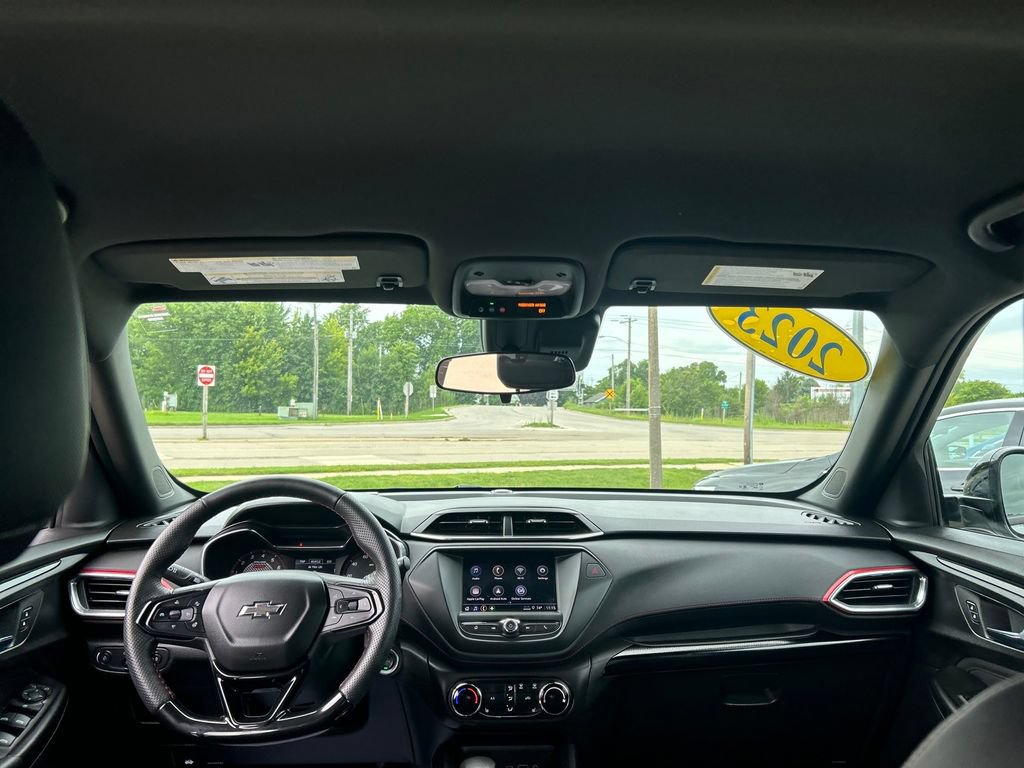 Used 2023 Chevrolet TrailBlazer RS FWD image 34