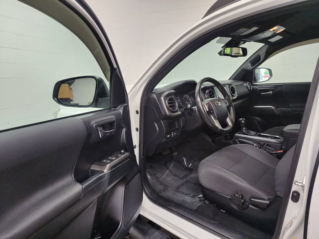 Used 2018 Toyota Tacoma TRD Sport w/ Exterior Package AWD/4WD image 11