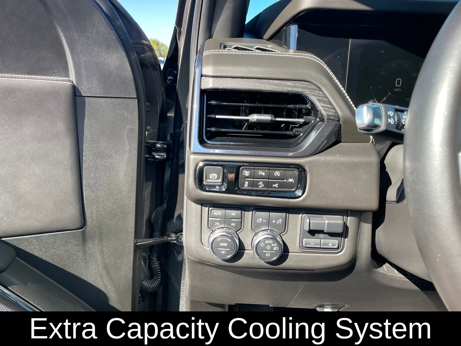 Used 2025 GMC Yukon XL AT4 Ultimate image 15