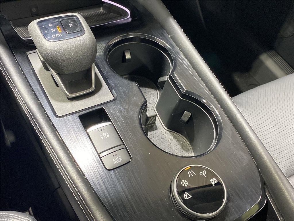 Used 2024 Nissan Rogue Platinum AWD/4WD image 23