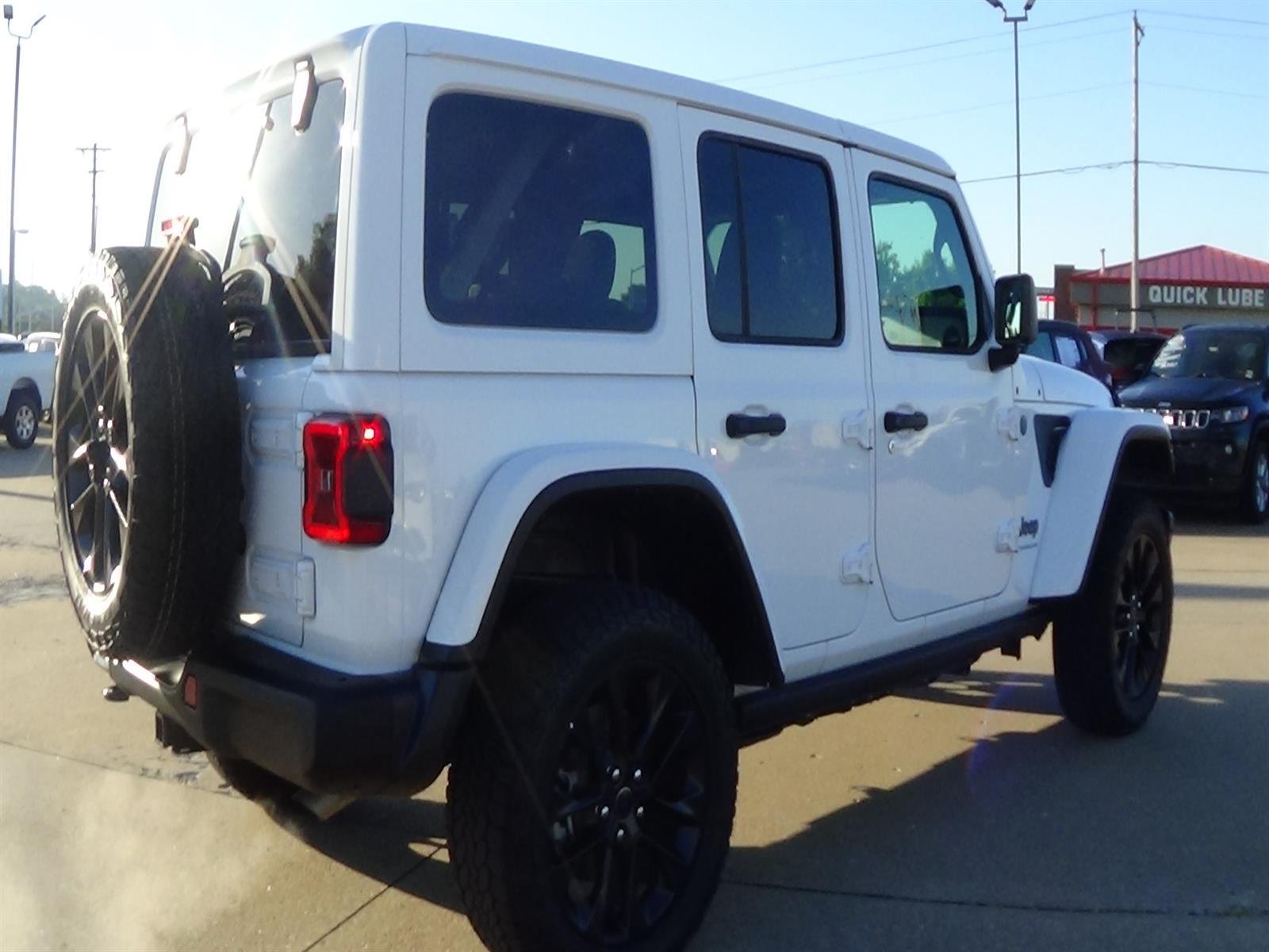 Used 2024 Jeep Wrangler Unlimited w/ Convenience Group AWD/4WD image 6
