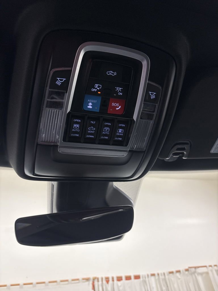New 2026 RAM 1500 Laramie AWD/4WD image 15