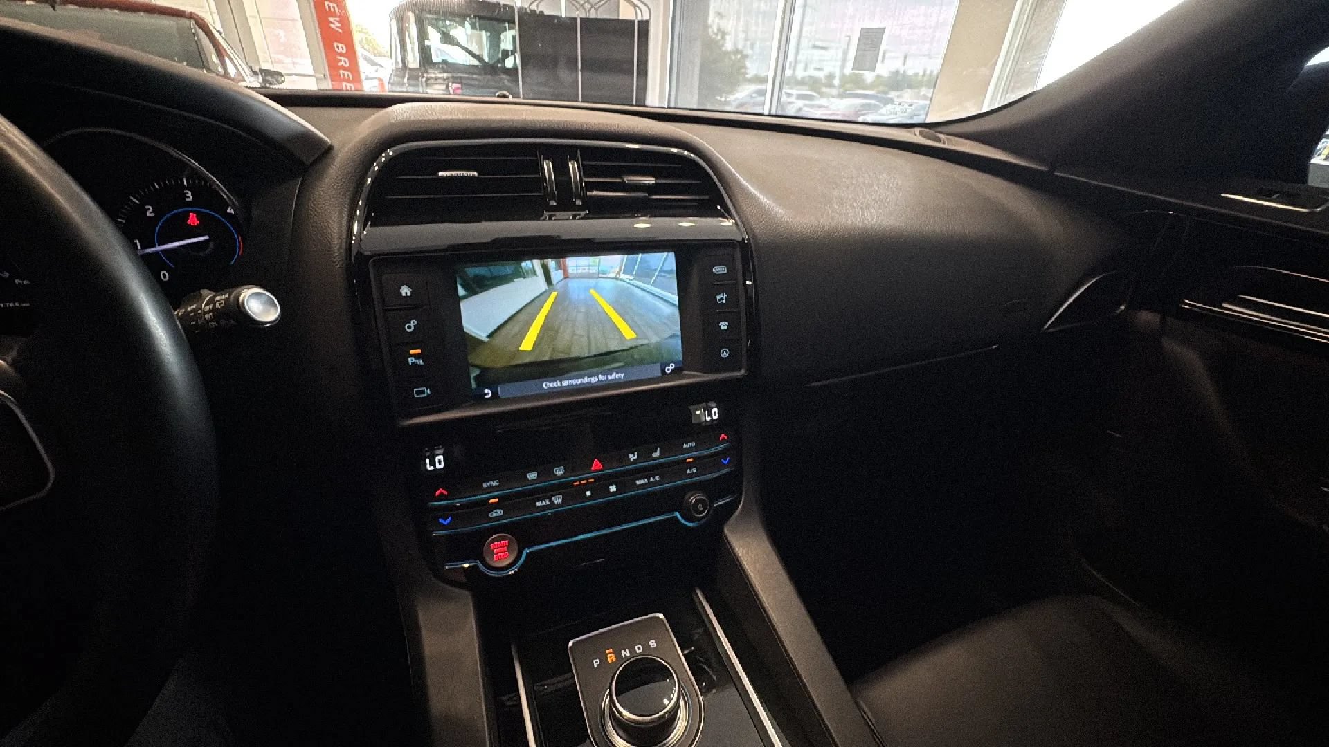 Used 2017 Jaguar F-PACE Premium AWD/4WD image 36