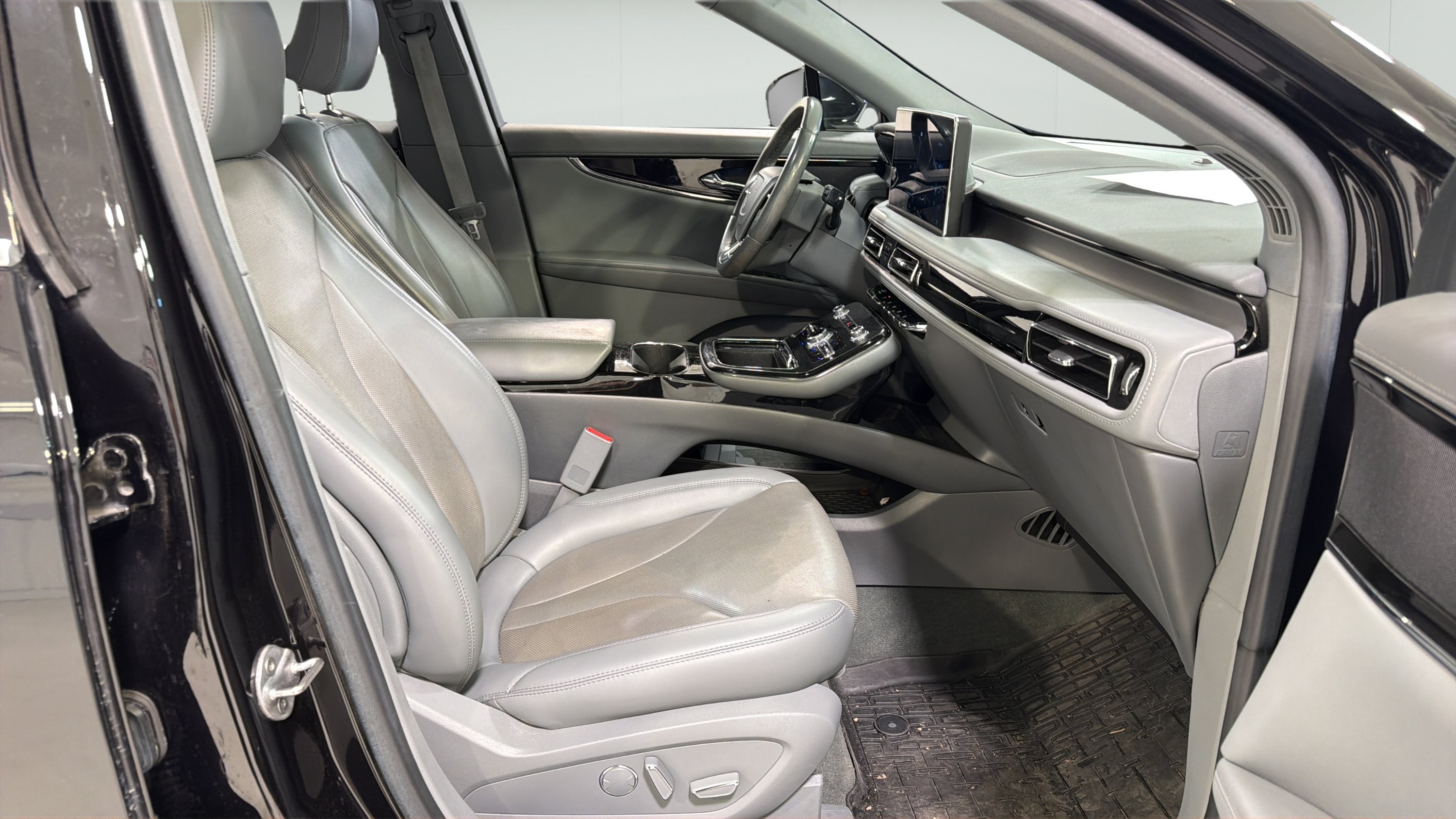 Used 2022 Lincoln Nautilus Reserve FWD image 23