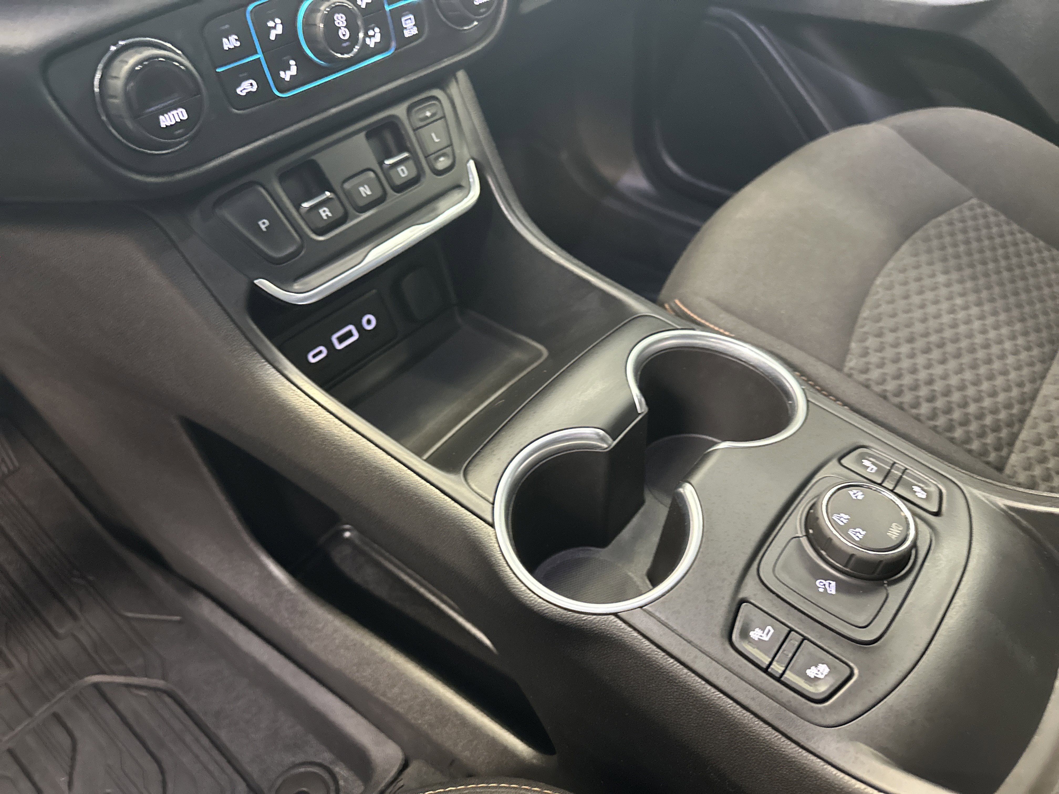 Used 2019 GMC Terrain SLE w/ Driver Convenience Package image 29