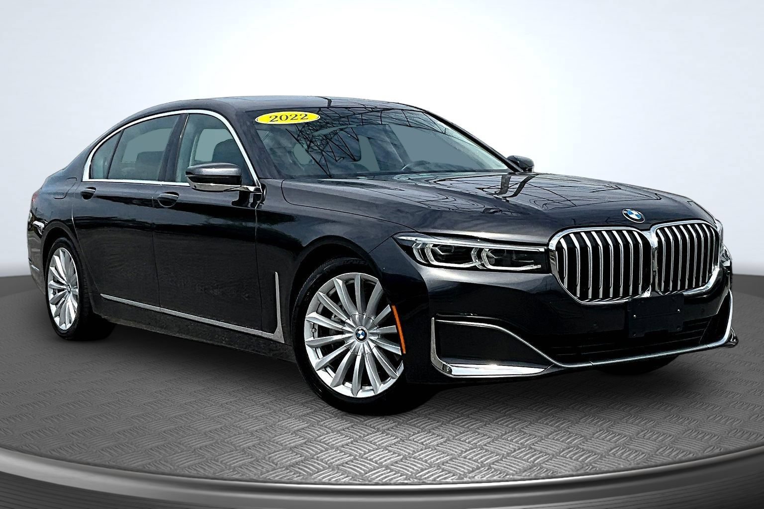 Used 2022 BMW 740i RWD image 3