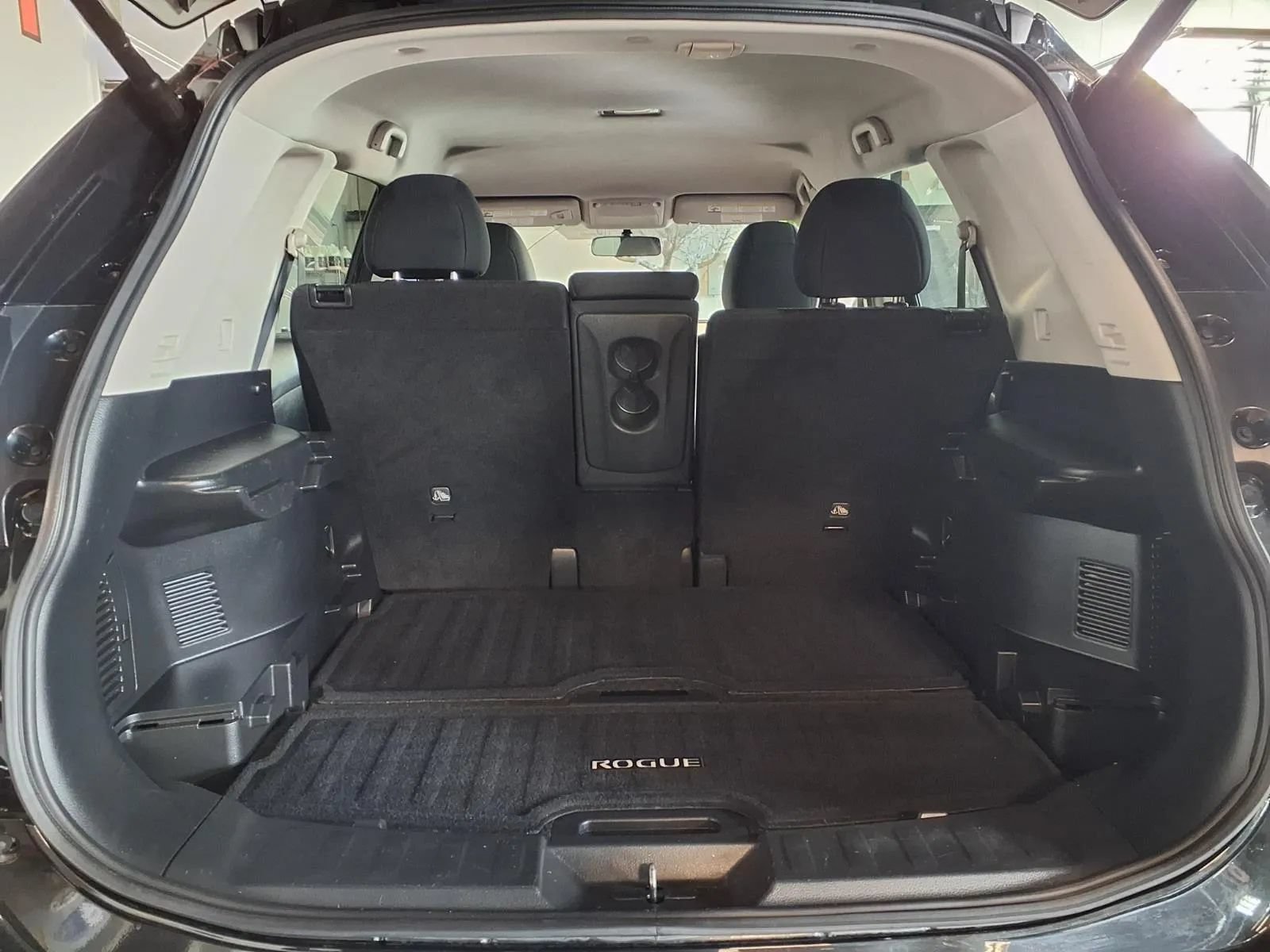 Used 2018 Nissan Rogue SV w/ Premium Package AWD/4WD image 6