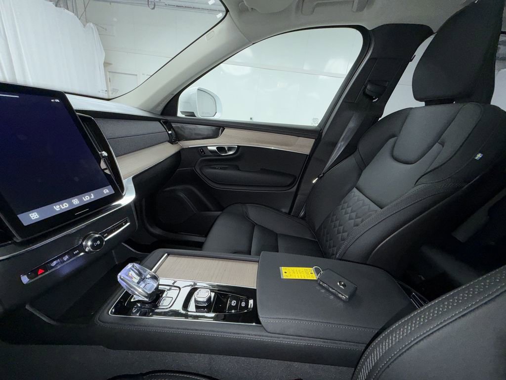 Used 2025 Volvo XC90 T8 Plus w/ Protection Package Premier AWD/4WD image 23