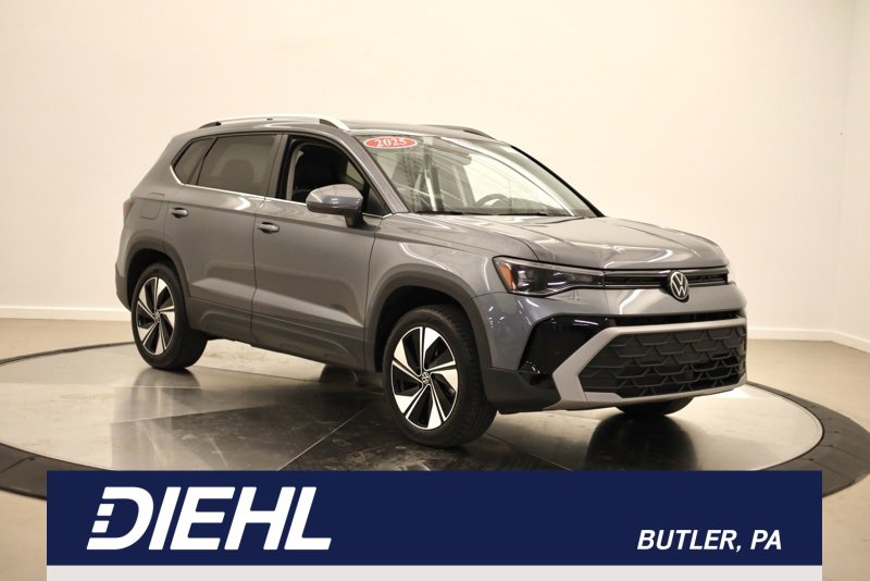 Used 2025 Volkswagen Taos SE w/ Panoramic Sunroof Package