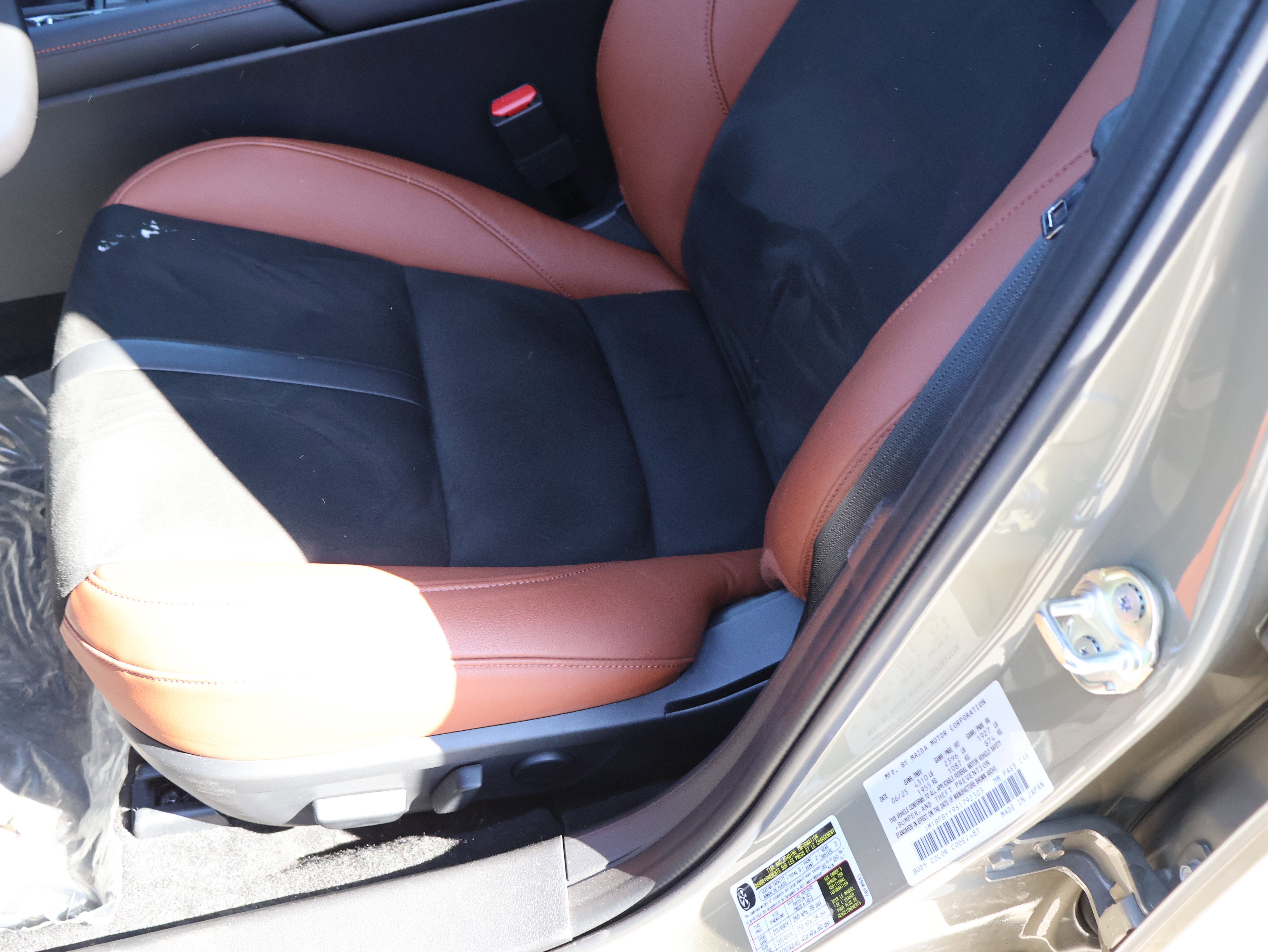 Certified 2025 MAZDA MAZDA3 Carbon AWD/4WD image 35