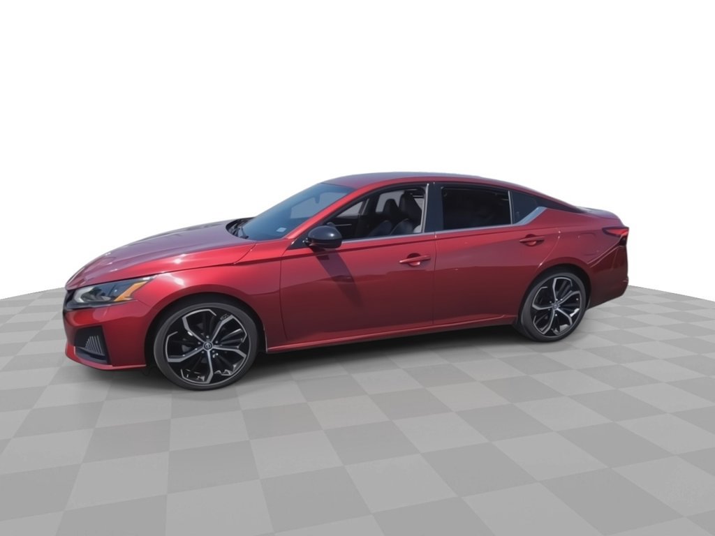 Used 2023 Nissan Altima 2.5 SR FWD image 4