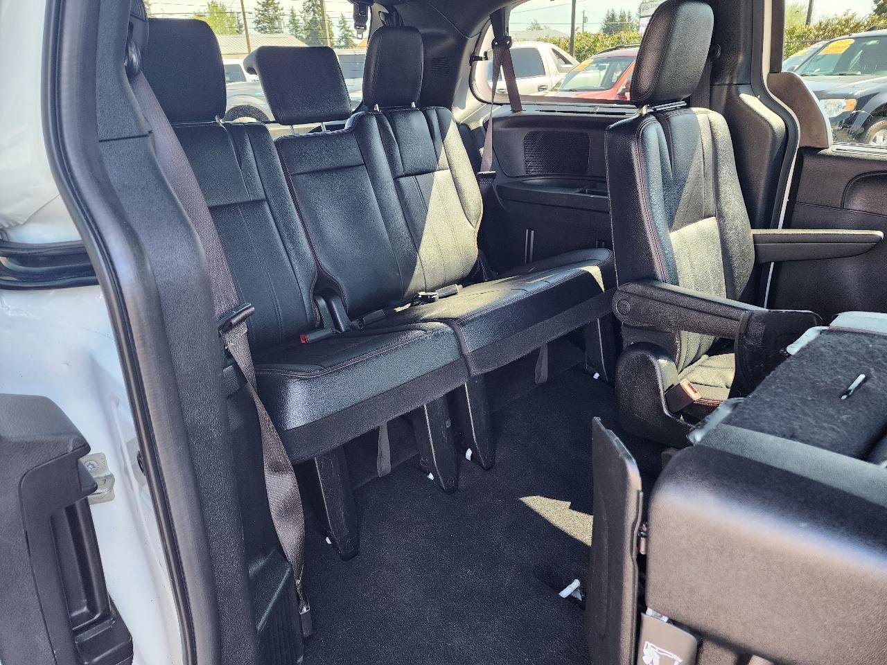 Used 2017 Dodge Grand Caravan GT FWD image 32