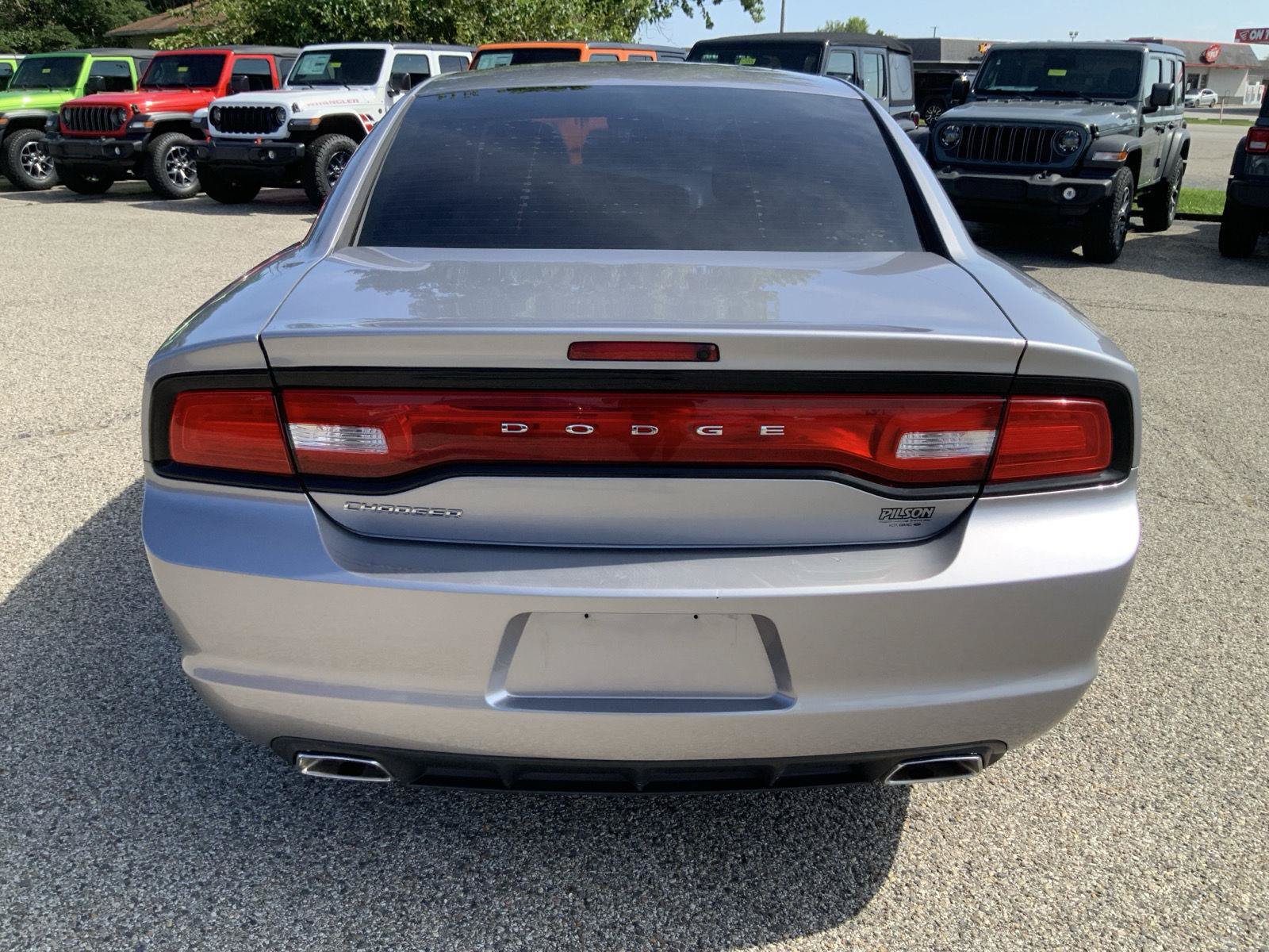 Used 2014 Dodge Charger SE RWD image 9