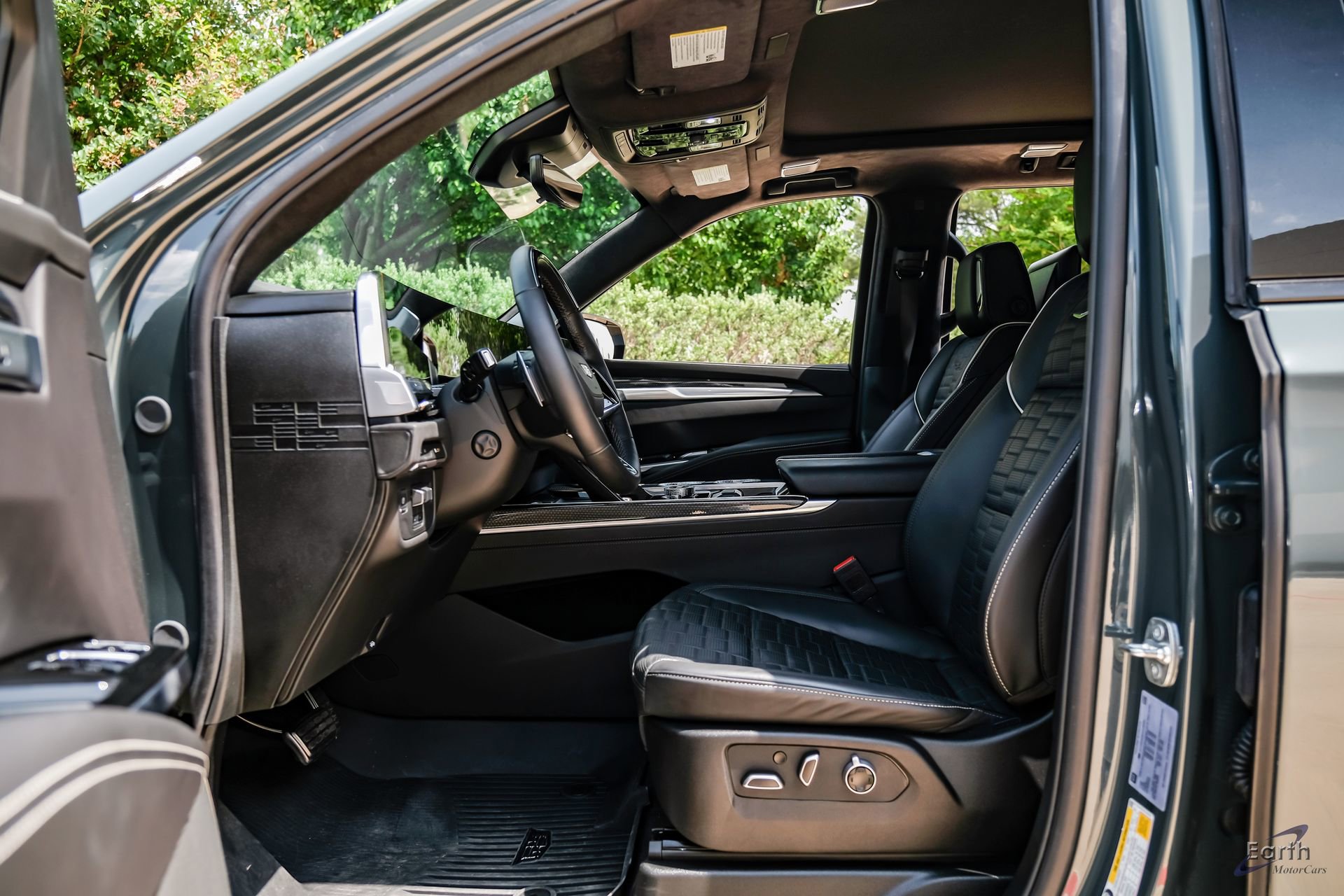 Used 2025 Cadillac Escalade V AWD/4WD image 33