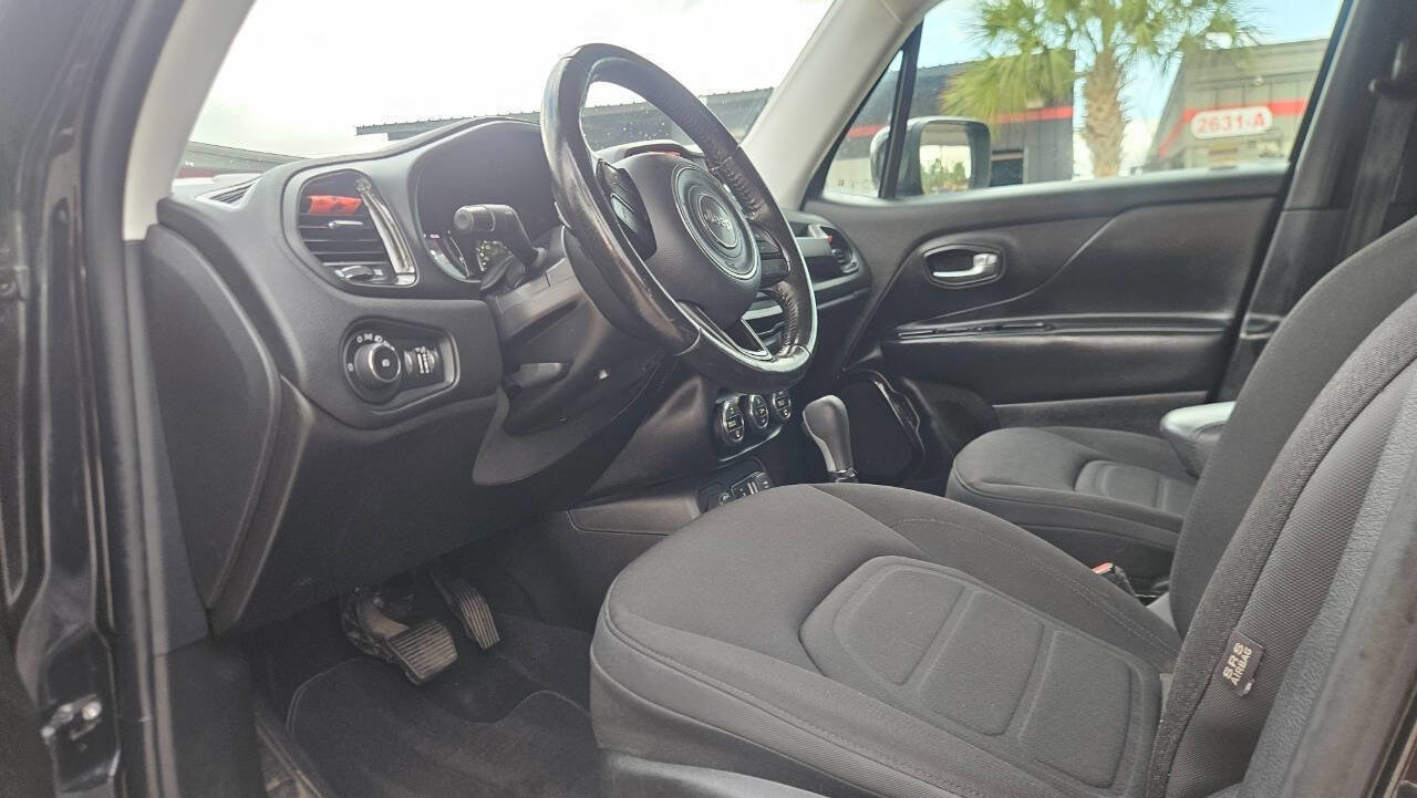 Used 2016 Jeep Renegade Latitude AWD/4WD image 4
