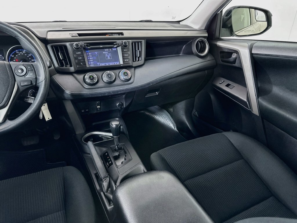 Used 2018 Toyota RAV4 LE FWD image 22