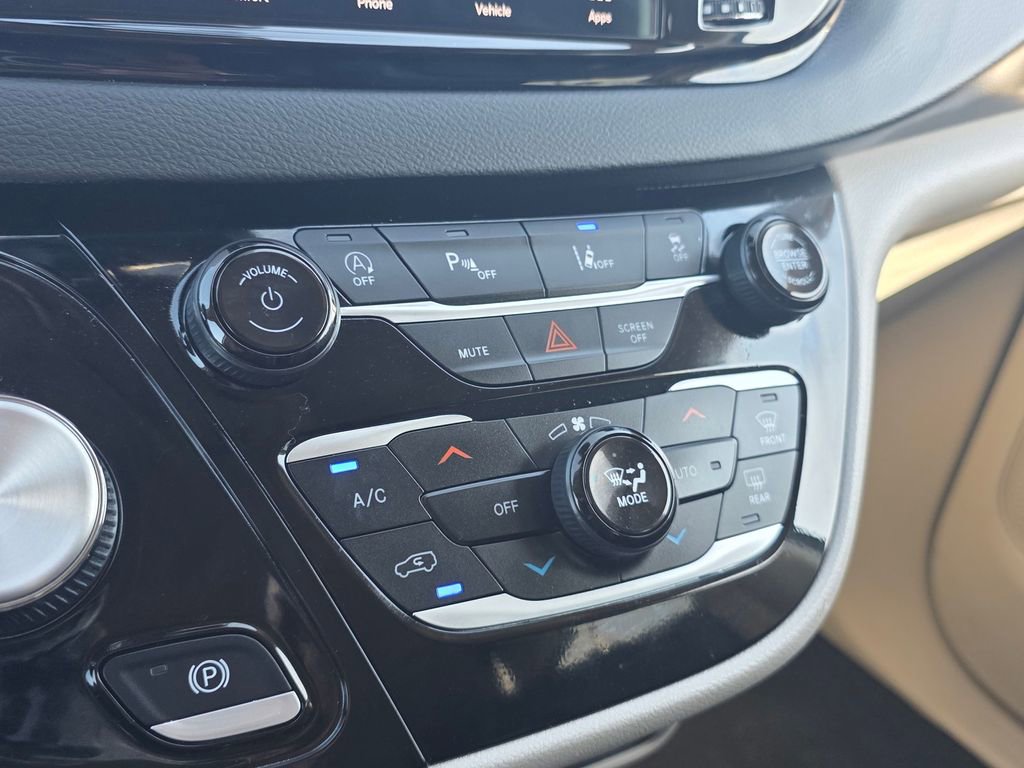 Certified 2023 Chrysler Pacifica Touring-L image 29