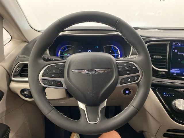 Used 2022 Chrysler Pacifica Touring-L image 17