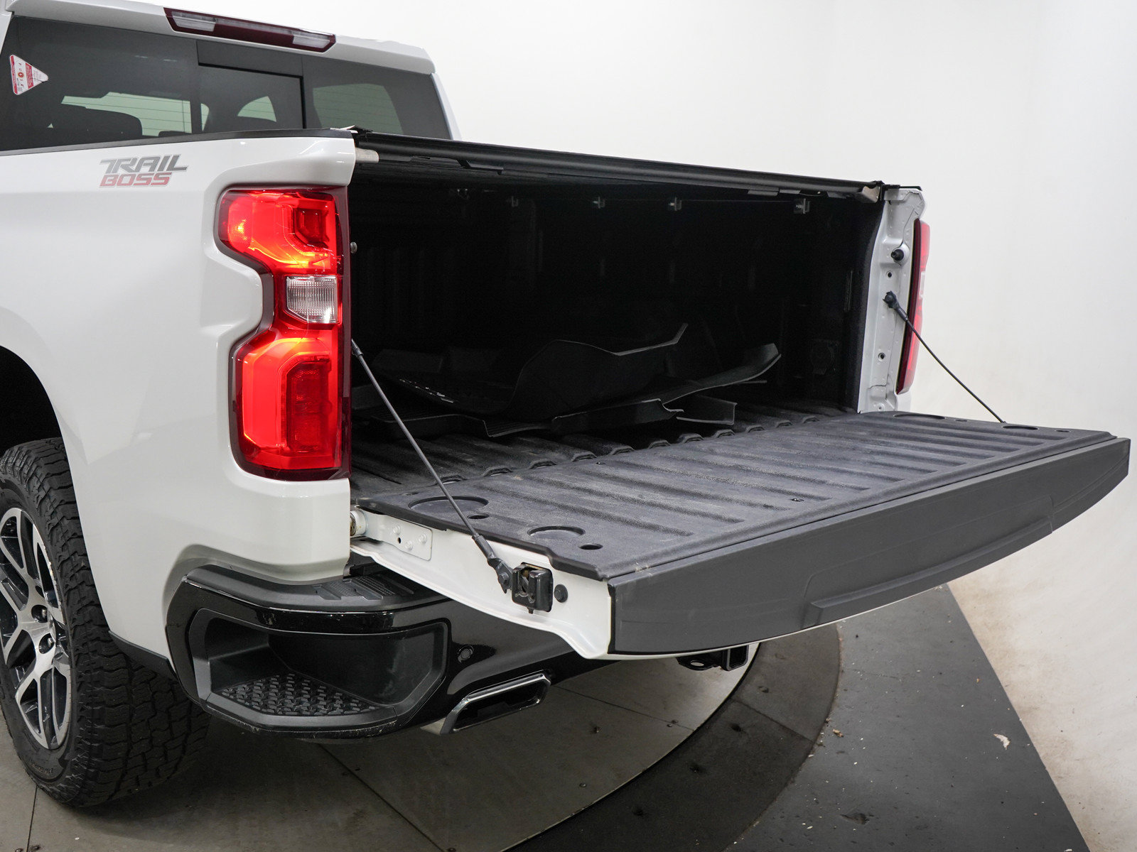 Used 2020 Chevrolet Silverado 1500 LT Trail Boss AWD/4WD image 9