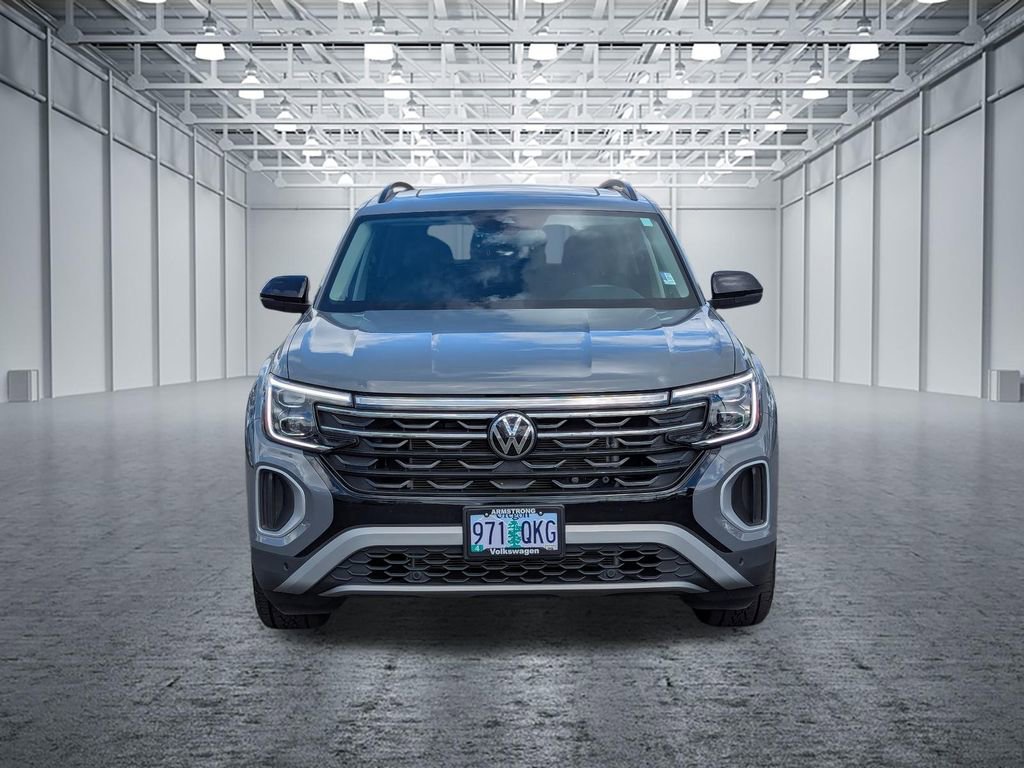 Used 2025 Volkswagen Atlas Peak Edition SE image 8