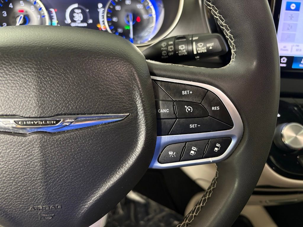 Used 2022 Chrysler Pacifica Touring-L image 21
