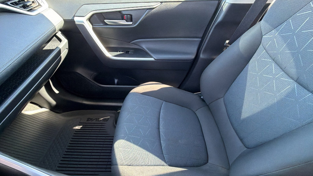 Certified 2025 Toyota RAV4 XLE AWD/4WD image 12