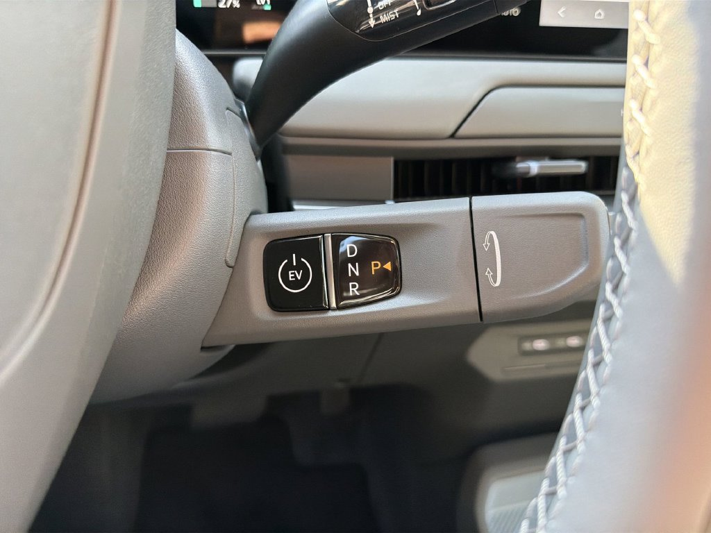 New 2027 Kia EV3 Wind FWD image 23