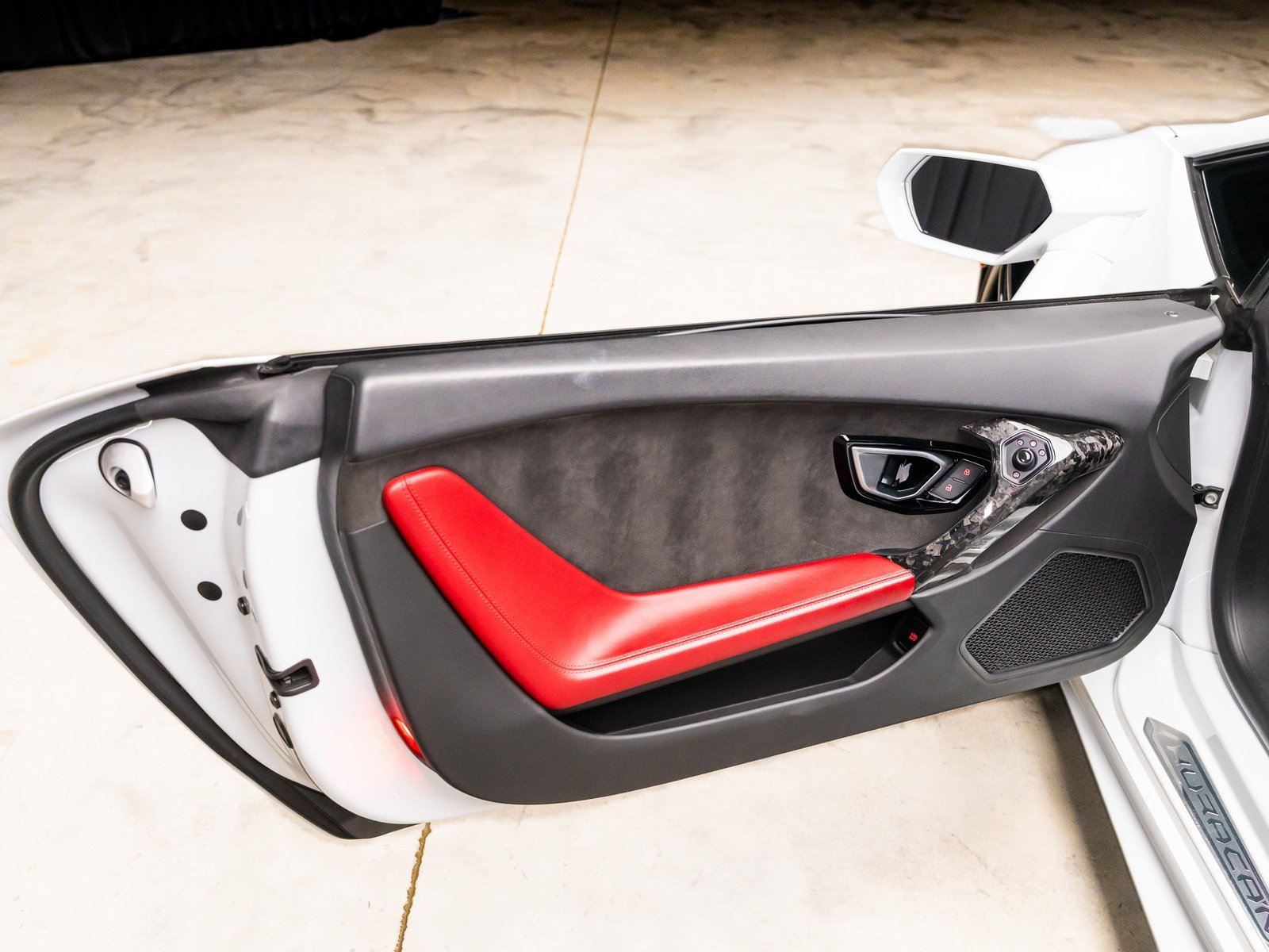 Used 2015 Lamborghini Huracan LP 610-4 image 41