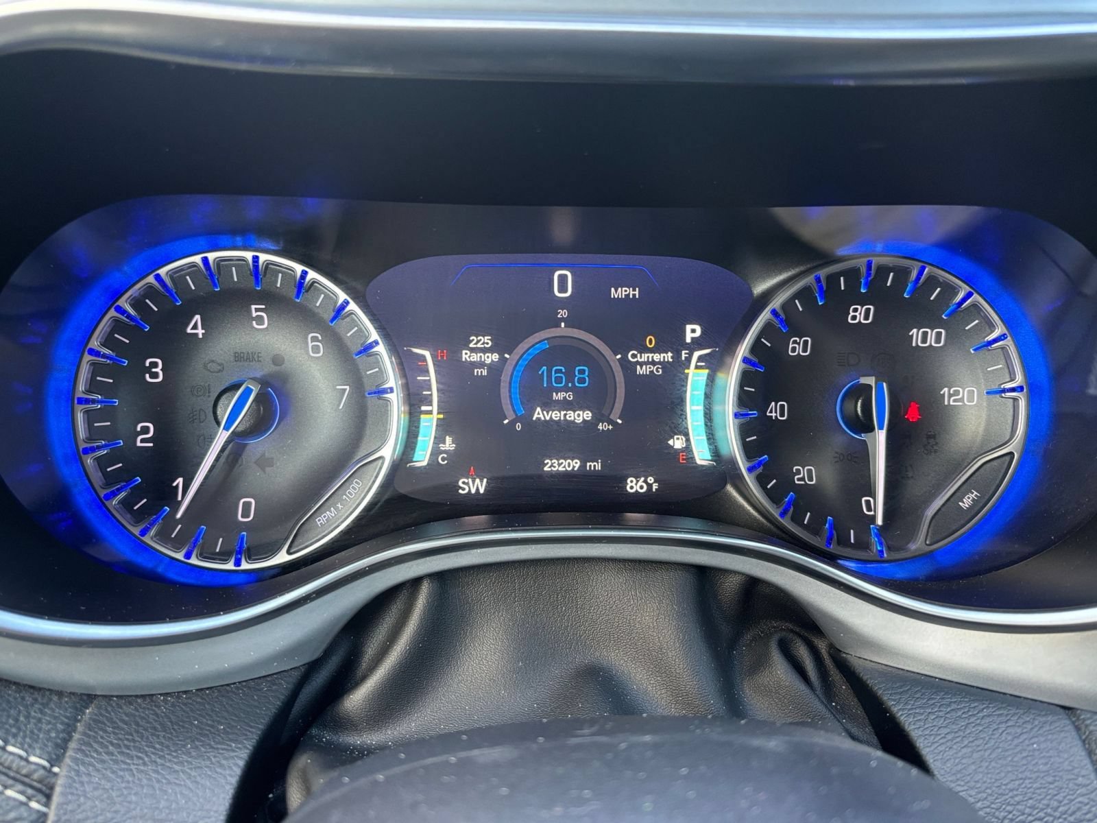 Used 2025 Chrysler Pacifica Limited FWD image 44