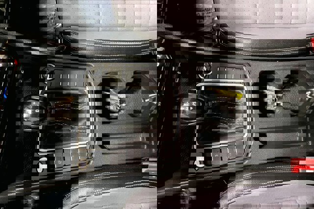 Used 2025 Volkswagen Jetta SE image 41