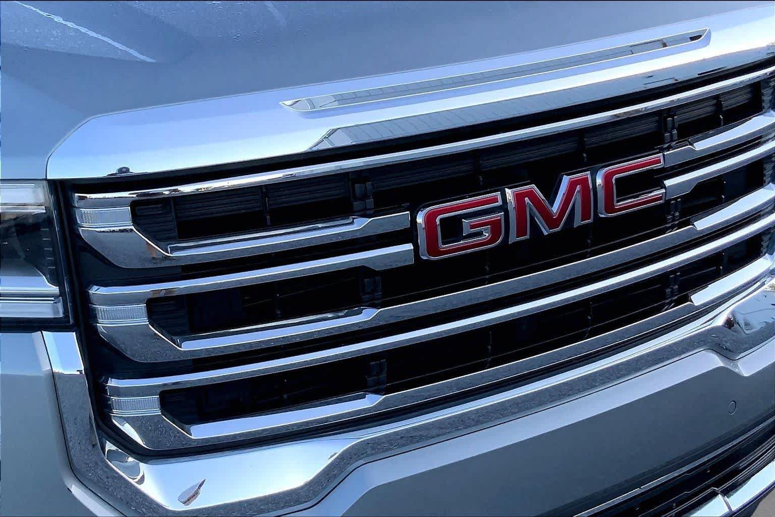 Used 2023 GMC Acadia SLE w/ Driver Convenience Package FWD image 29
