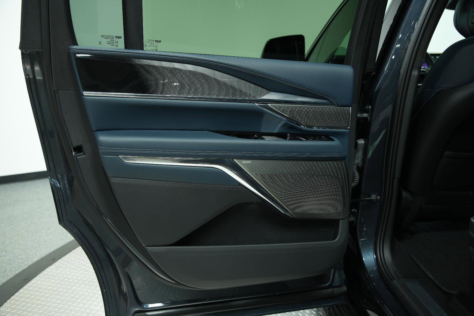 Used 2025 Cadillac Escalade IQ Luxury 2 w/ LPO, Premium Carpet Package image 20