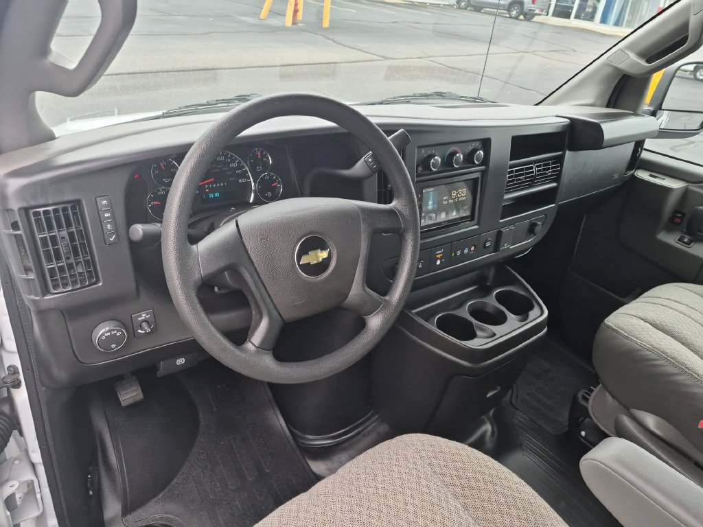 Used 2025 Chevrolet Express 2500 RWD image 16