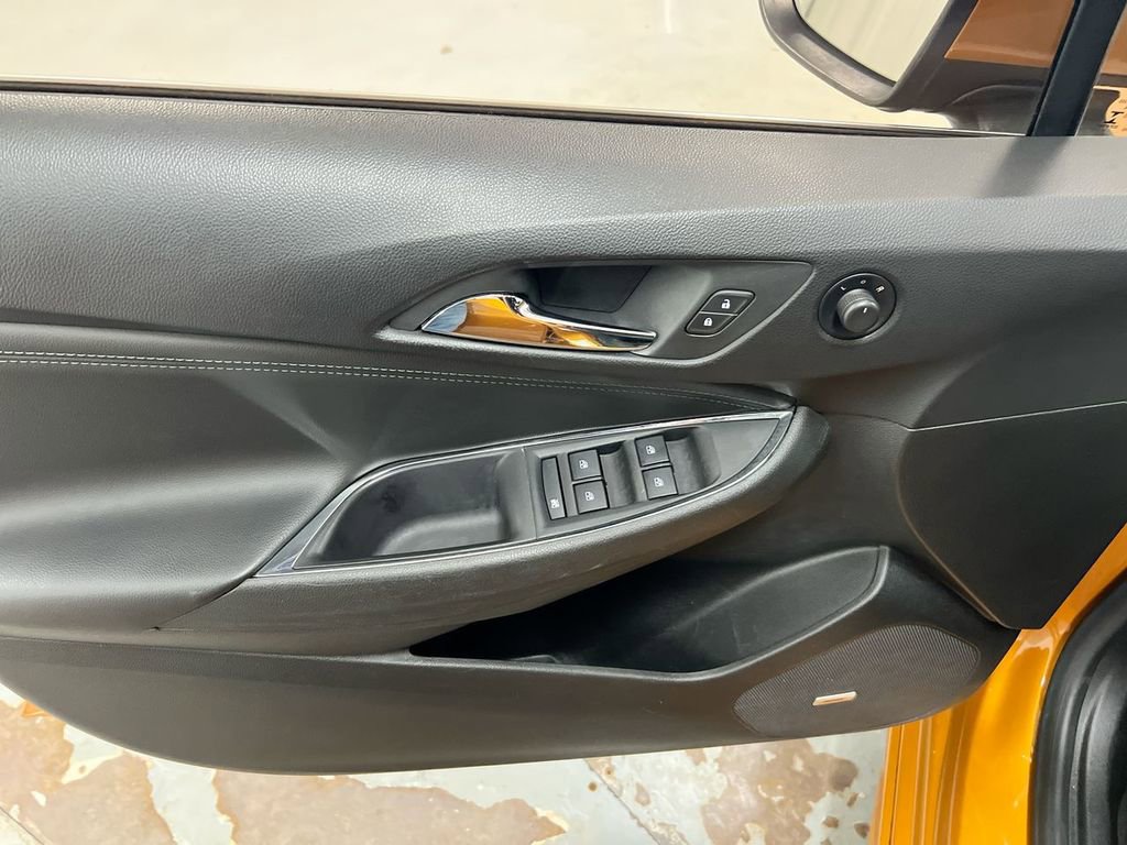 Used 2017 Chevrolet Cruze Premier FWD image 22