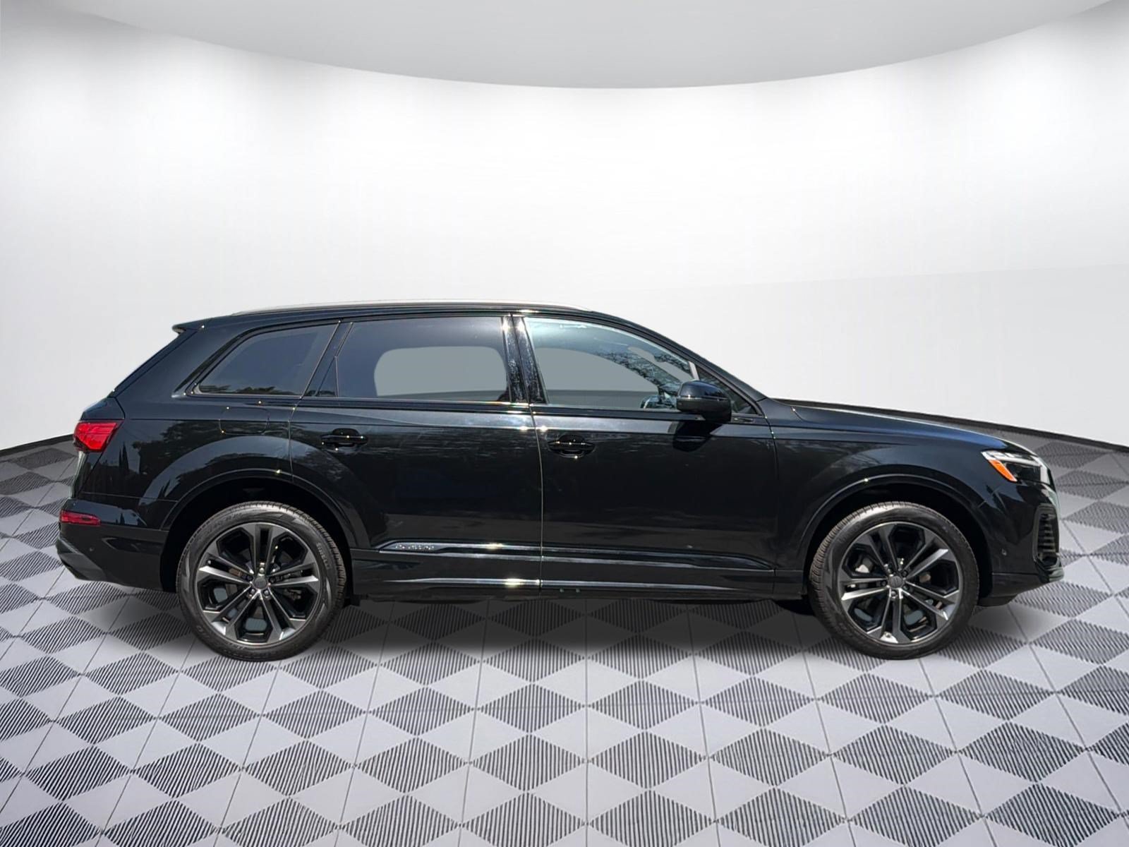 Used 2026 Audi Q7 3.0T Premium Plus w/ Premium Plus Package AWD/4WD image 8