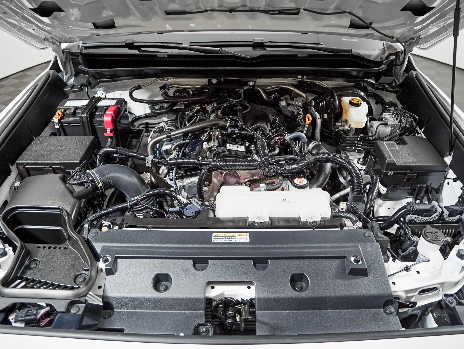 Used 2025 Toyota Tacoma SR5 AWD/4WD image 4