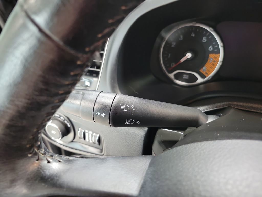 Used 2020 Jeep Renegade Limited image 39