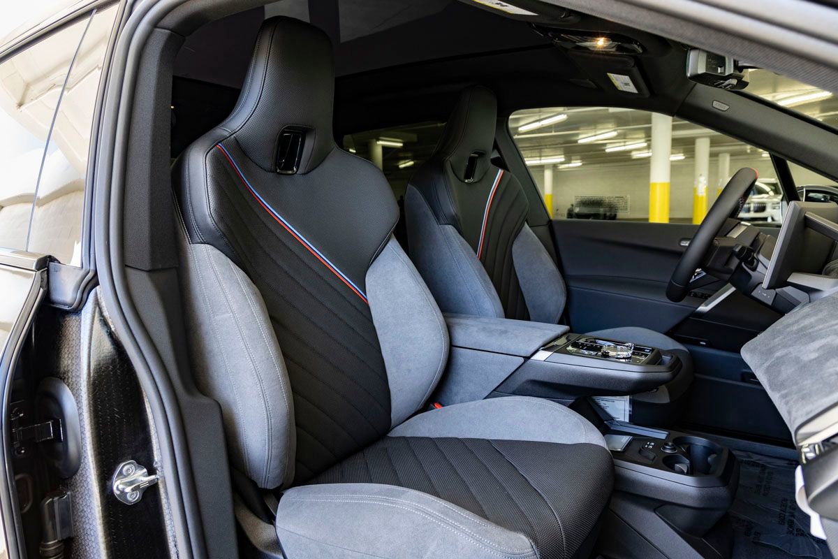 New 2026 BMW iX M70 image 32