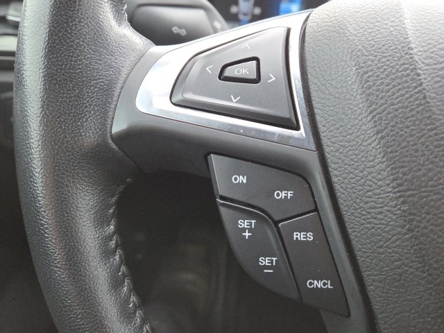 Used 2017 Ford Fusion SE w/ Equipment Group 201A image 5