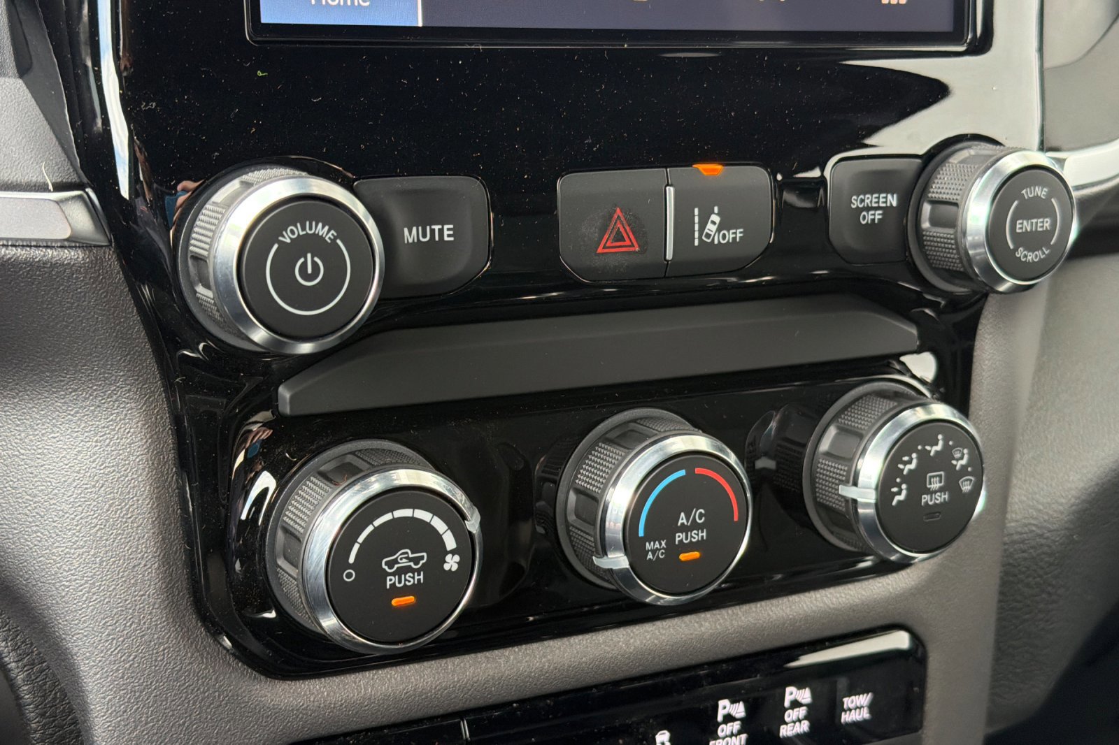 New 2026 RAM 1500 Express AWD/4WD image 17