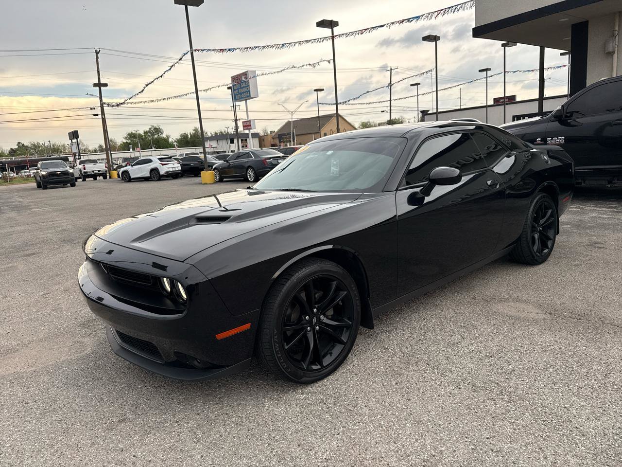 Used 2018 Dodge Challenger SXT w/ Blacktop Package RWD image 2