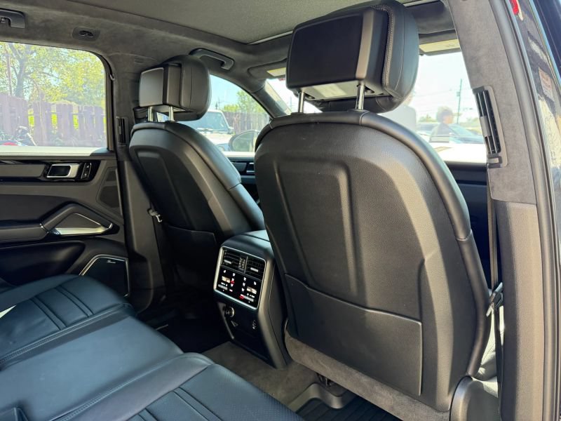 Used 2019 Porsche Cayenne Turbo AWD/4WD image 28