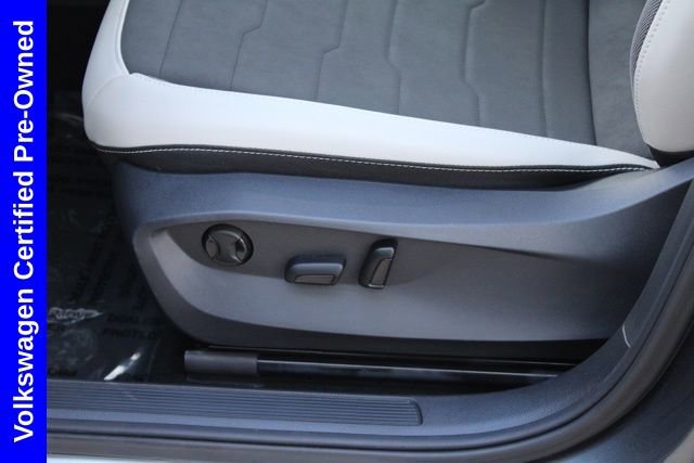 Used 2025 Volkswagen Taos SE w/ Panoramic Sunroof Package image 16