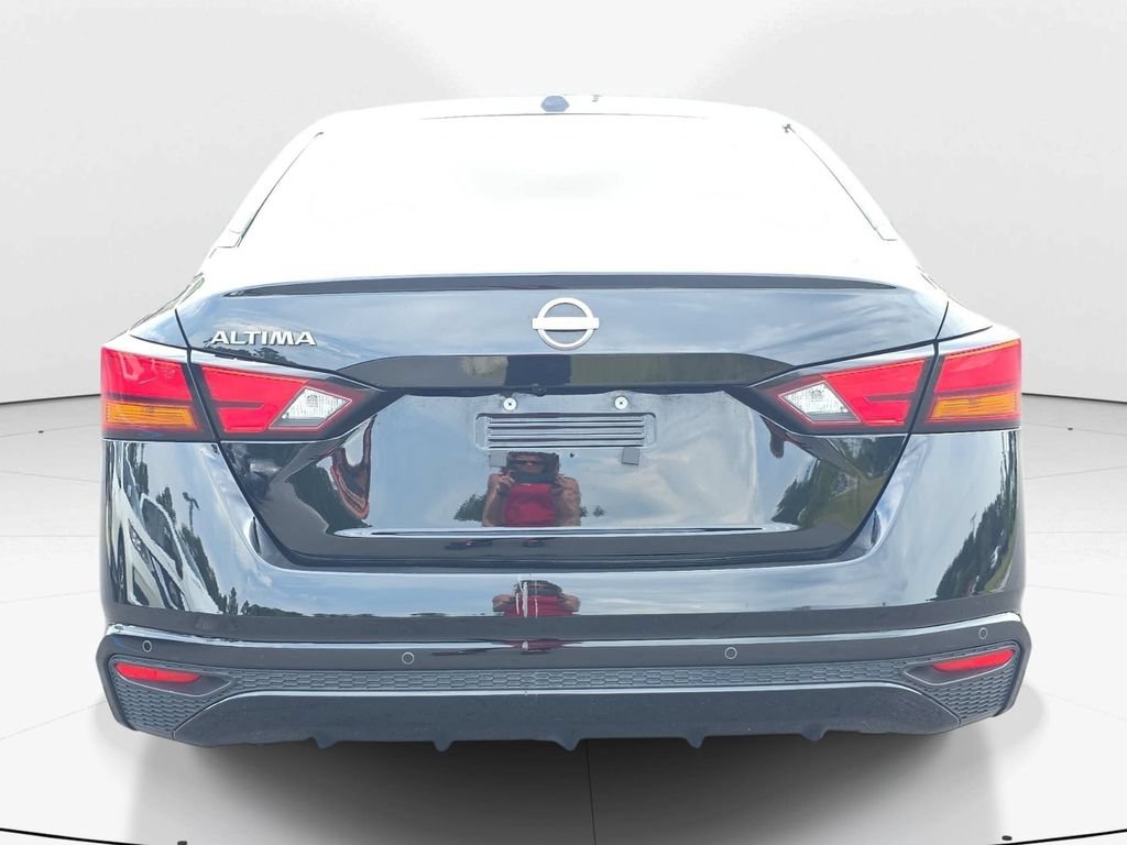 Used 2025 Nissan Altima 2.5 SV FWD image 7