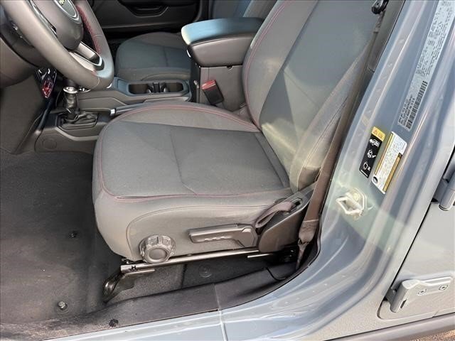 Used 2025 Jeep Wrangler Unlimited Rubicon AWD/4WD image 11