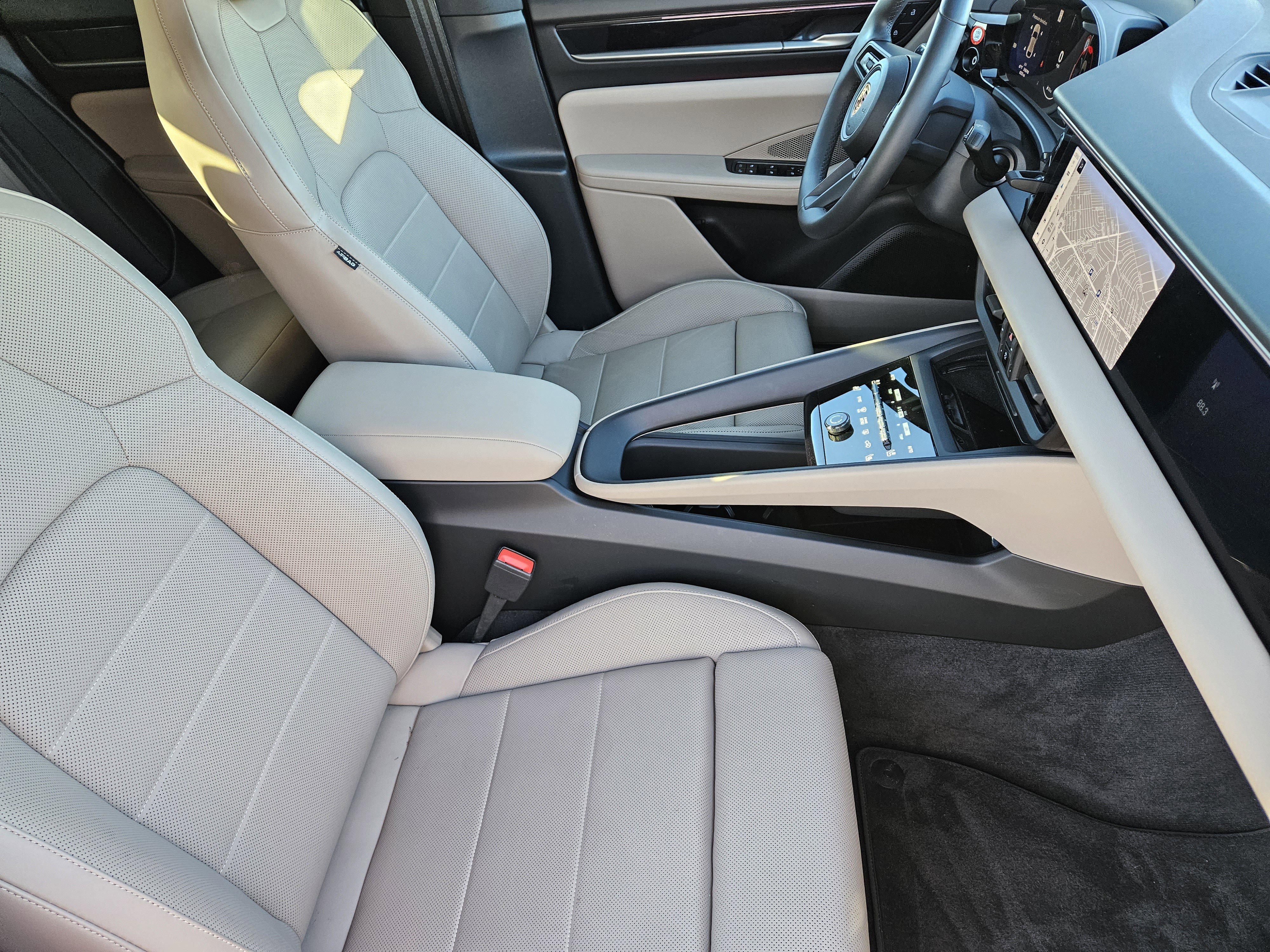 Certified 2024 Porsche Macan 4 Electric image 15