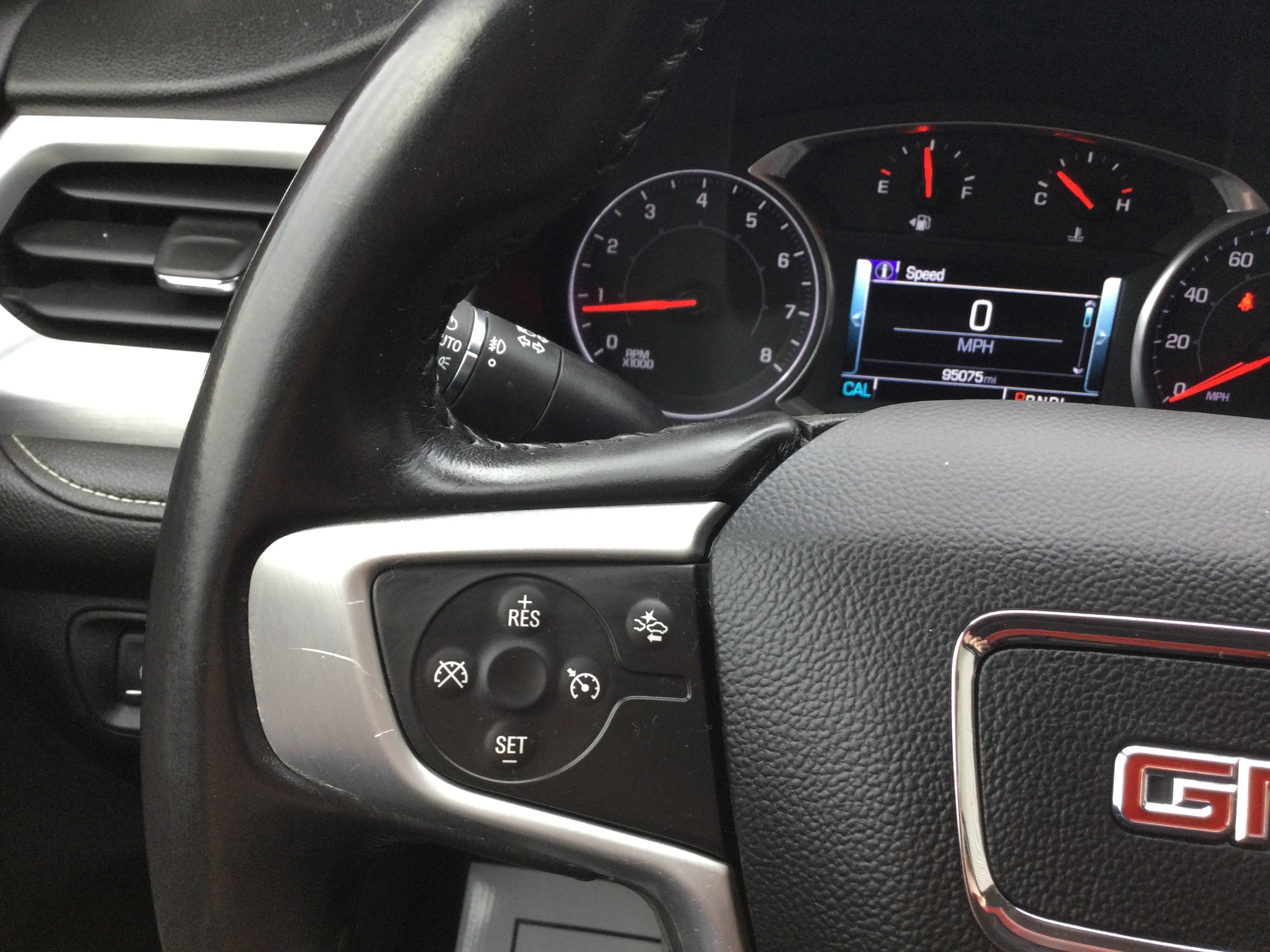 Used 2019 GMC Acadia SLT image 18