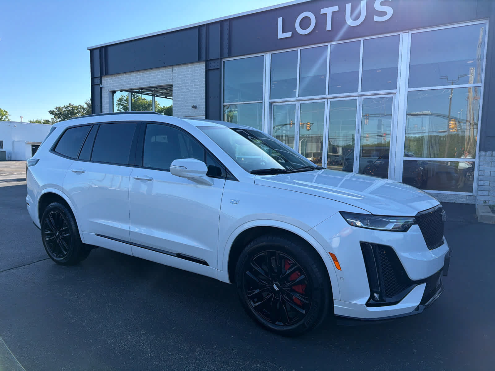 Used 2024 Cadillac XT6 Sport w/ LPO, ONYX Package AWD/4WD image 16